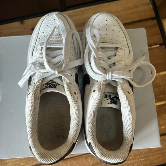 Kids 3.5 Nike Air Force 1 White Sneakers - Picture 7 of 9